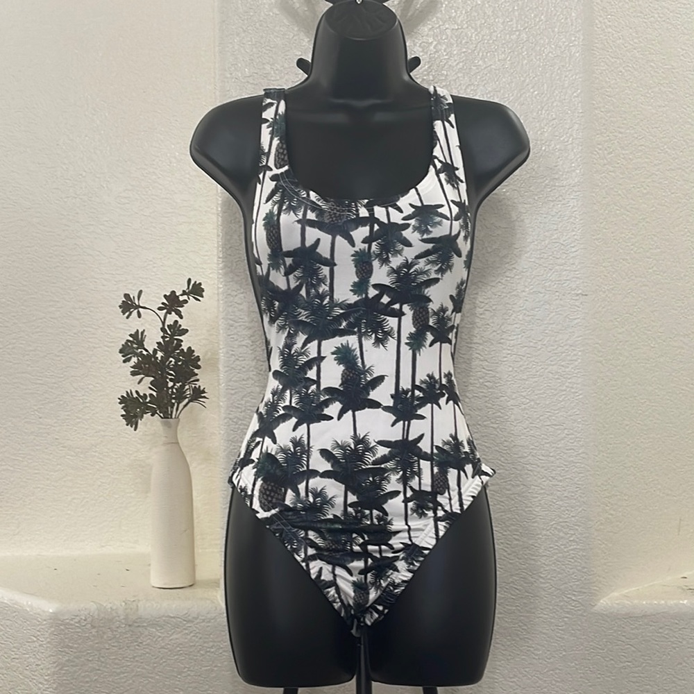 One piece swim suit